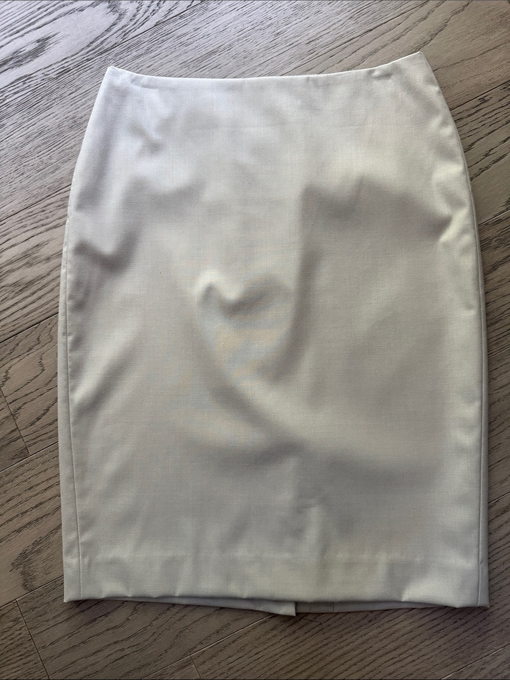 “NEW” Liz Claiborne light grey  fitted Skirt. 4